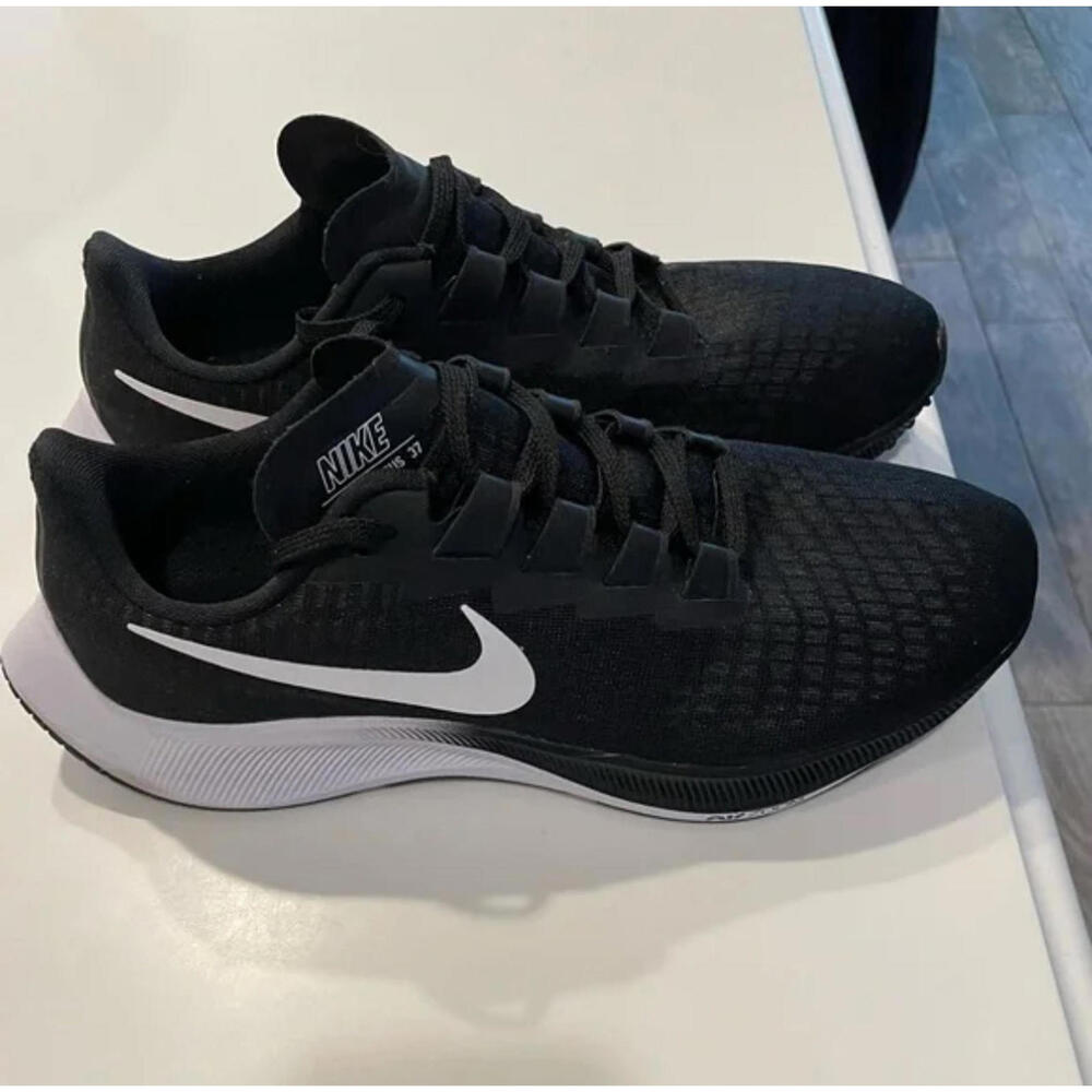 Nike Running Shoes Black and White